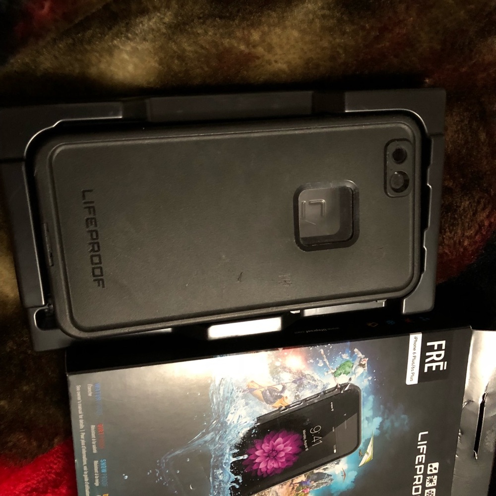 FRE’. Life proof case